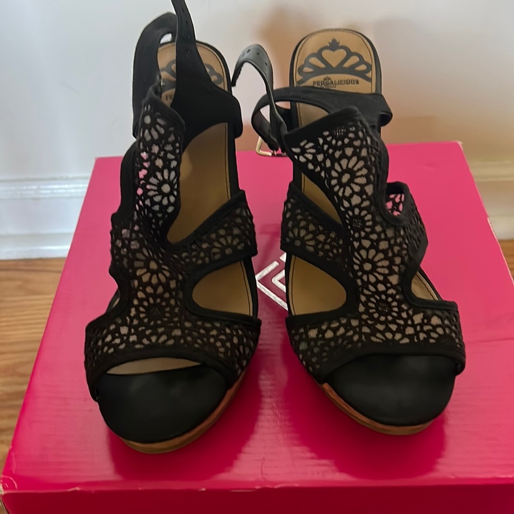 Woman’s Black lace cork wedges